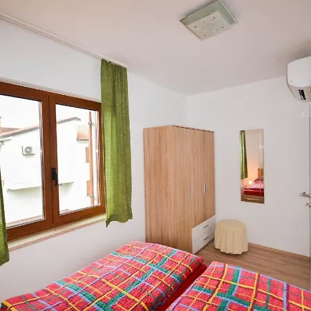 Apartment Modernes In Novigrad Mit Privatem Parkplatz