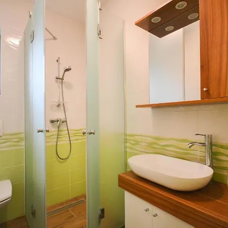 Modernes In Novigrad Mit Privatem Parkplatz Apartment Karpinjan