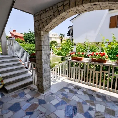 Modernes In Novigrad Mit Privatem Parkplatz Daire