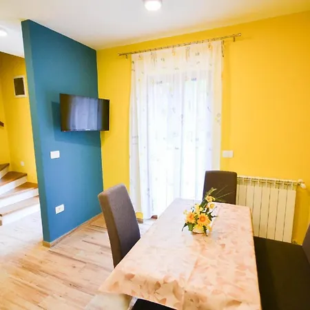 Apartment Modernes In Novigrad Mit Privatem Parkplatz
