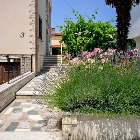 Modernes In Novigrad Mit Privatem Parkplatz Karpinjan