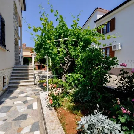 Modernes In Novigrad Mit Privatem Parkplatz * Karpinjan