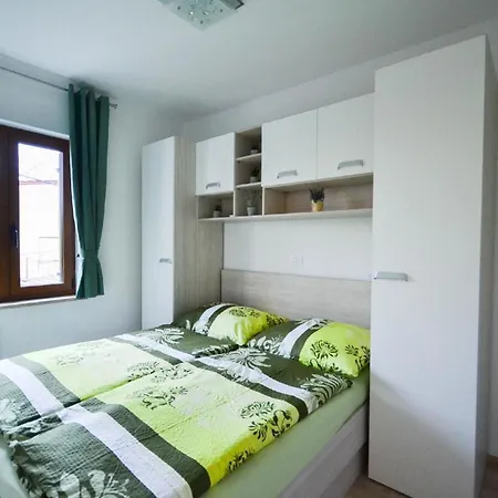 Modernes In Novigrad Mit Privatem Parkplatz Daire Karpinjan